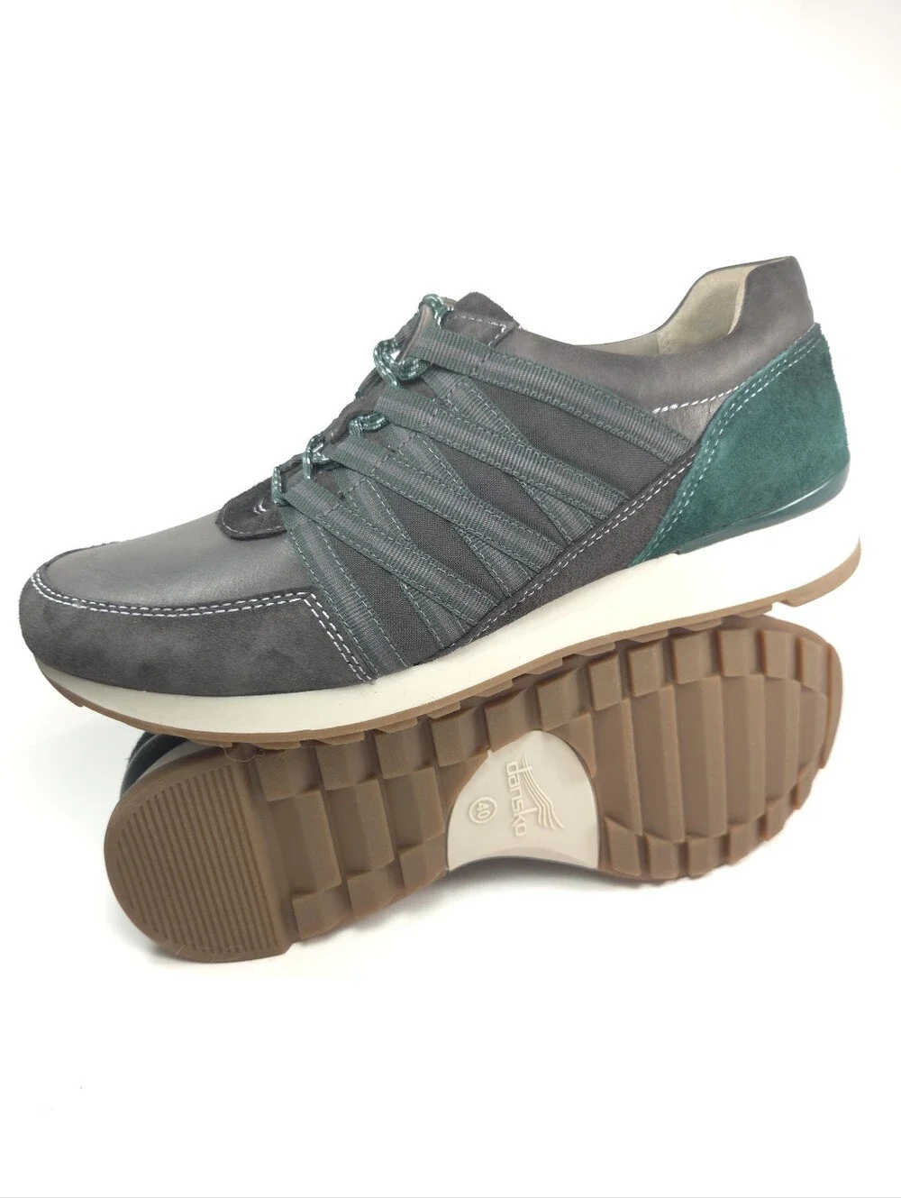 Dansko Gabi Charcoal Gray Leather Lace‑Up Sneakers w/ Emerald Accents Sz 9.5